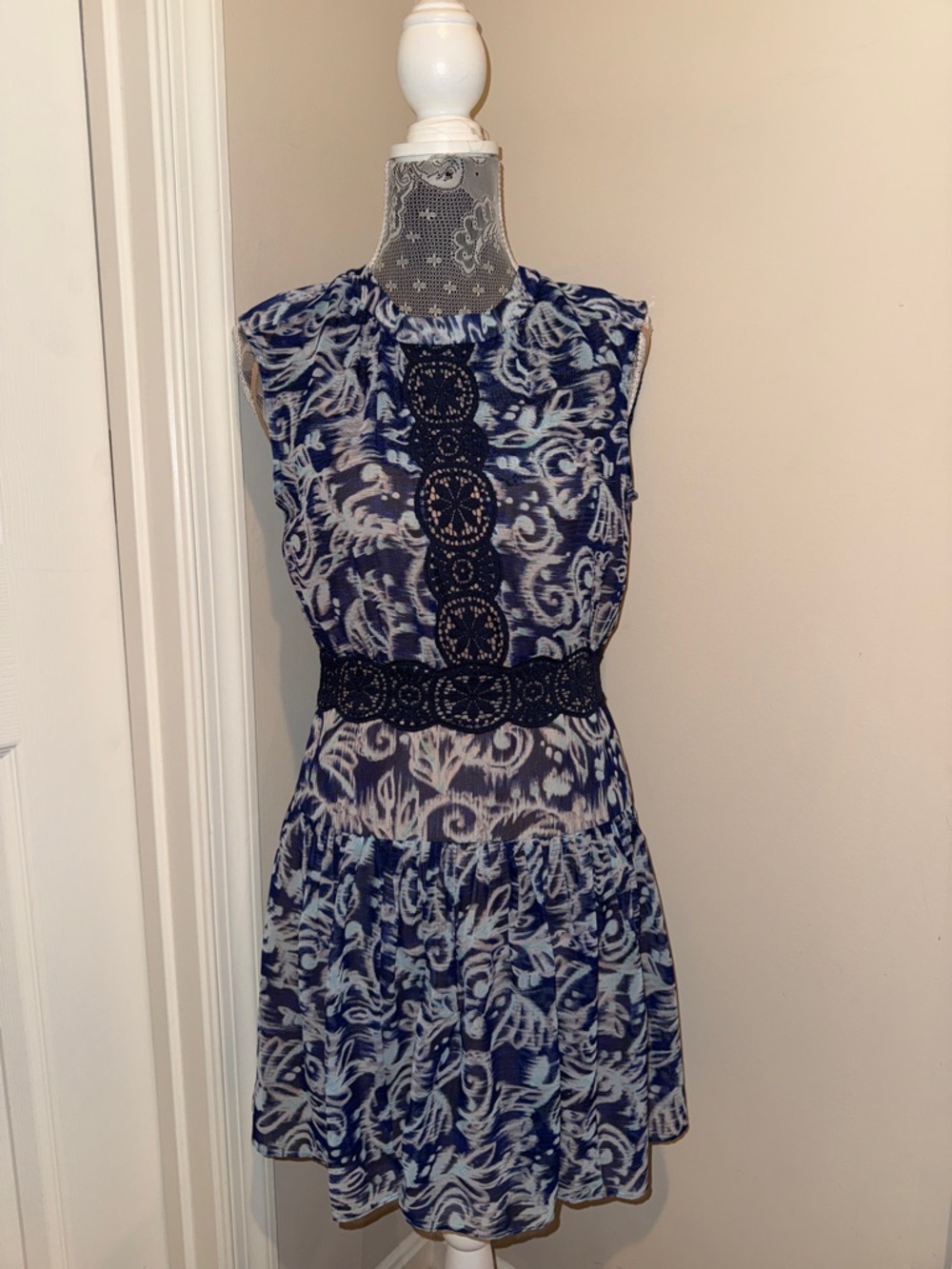 Bcbg Maxazria aymeline dress size 2 NWOT